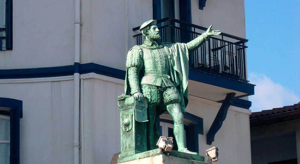 Statue of Juan Sebastian Elkano in Getaria