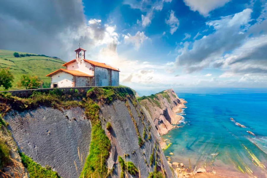 pueblos bonitos cerca de san sebastian - zumaia